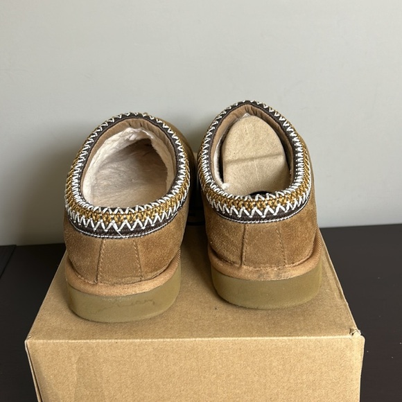 Ugg Tasman embroidered shearling slippers camel FLAW Sz 9 - Picture 7 of 12